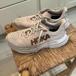 HOKA size 7.5
